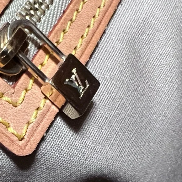 Authentic Louis Vuitton Monogram Vernis Reade MM Tote Bag - Picture 13 of 13